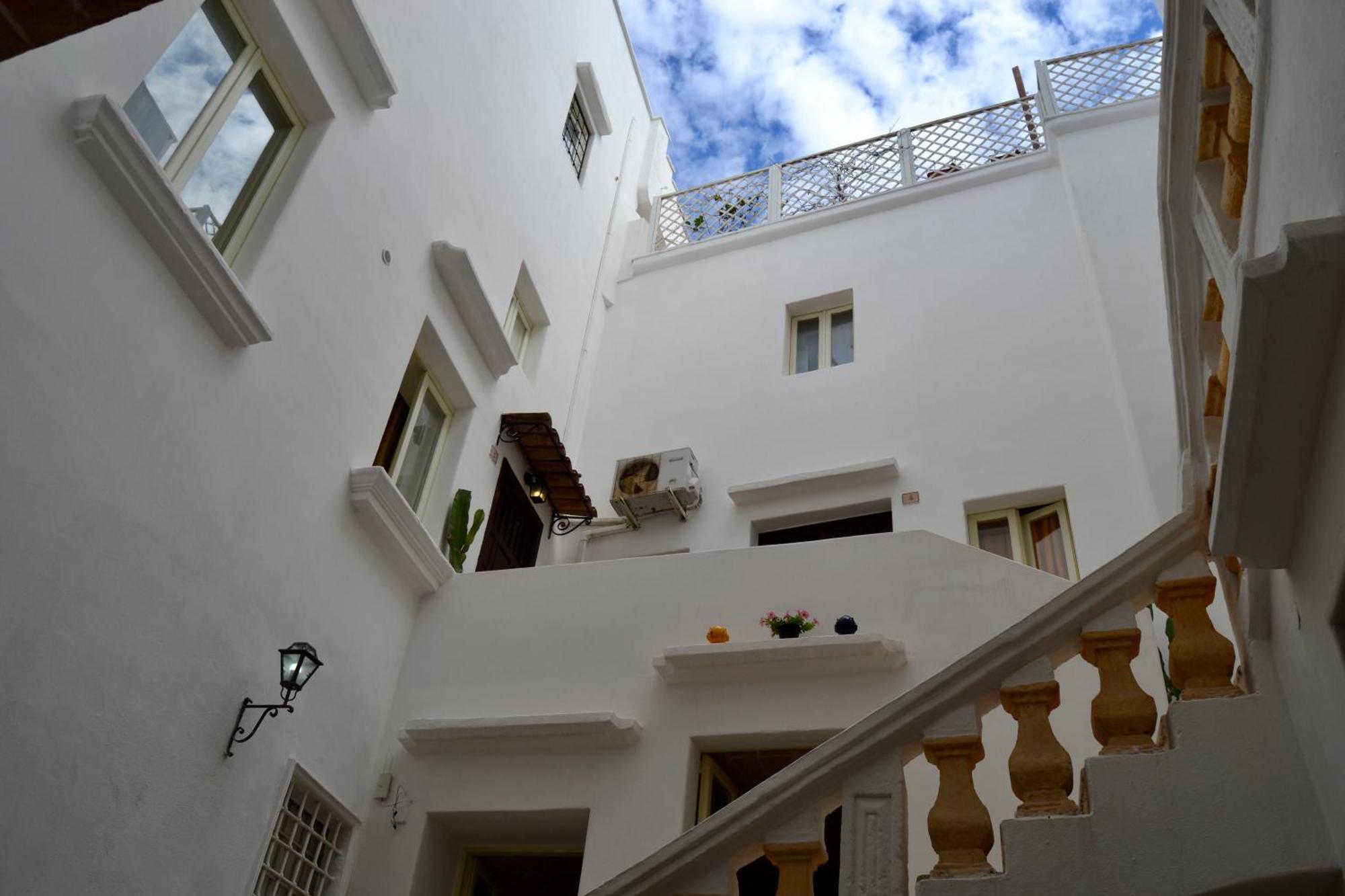 Kallistos Suites & Apartments Gallipoli Exterior photo